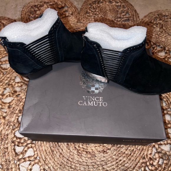 Vince Camuto ankle booties - Picture 2 of 3